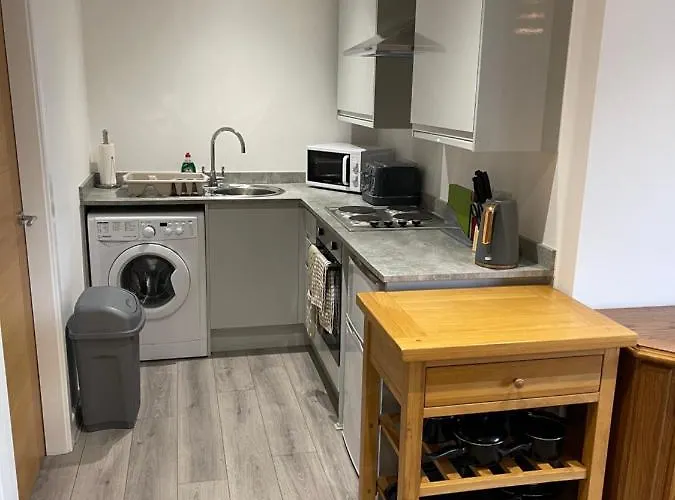 Lovely, Sleeps 8, Cafe Bars, Central Formby