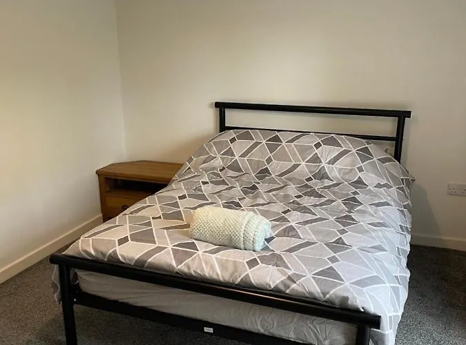 Lovely, Sleeps 8, Cafe Bars, Central Formby