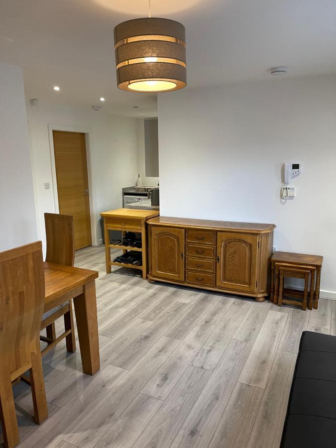 Lovely, Sleeps 8, Cafe Bars,