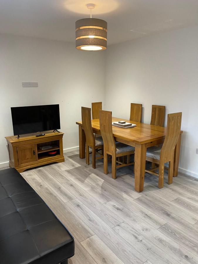 Lovely, Sleeps 8, Cafe Bars, *