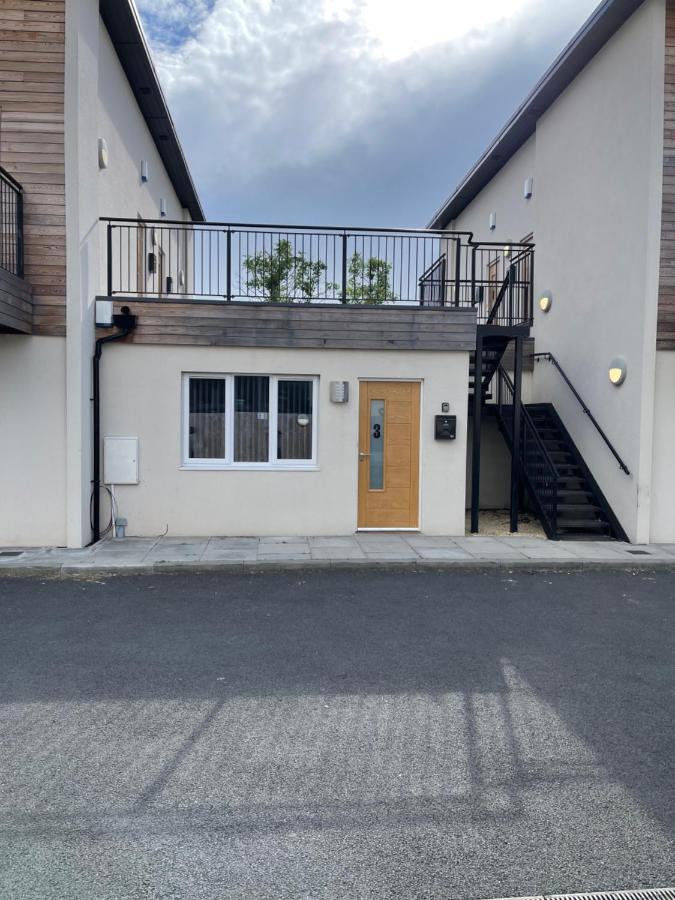 Lovely, Sleeps 8, Cafe Bars, * Formby
