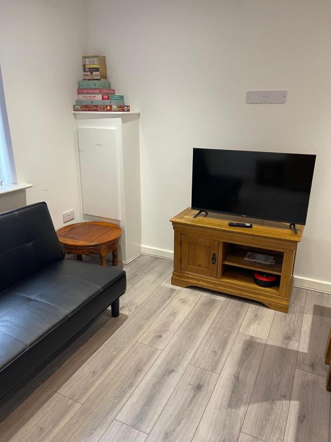 Lovely, Sleeps 8, Cafe Bars, Formby