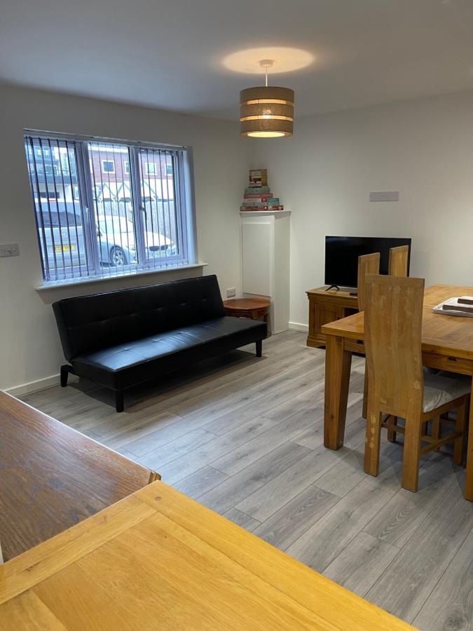 Lovely, Sleeps 8, Cafe Bars,